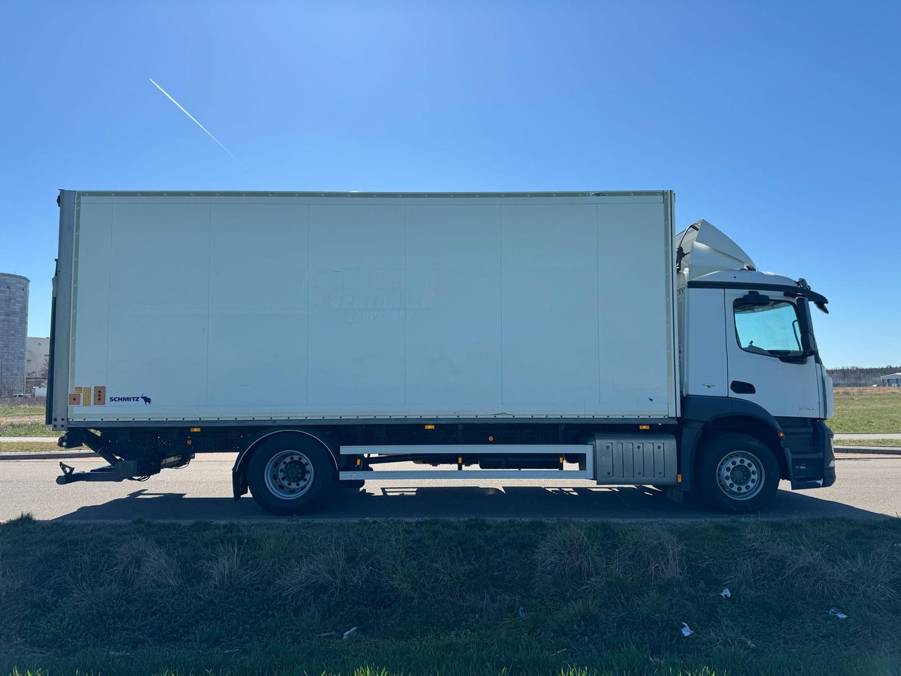 MERCEDES-BENZ ANTOS 1830 - بصندوق مغلق شاحنة: صور 5 MERCEDES-BENZ ANTOS 1830 - بصندوق مغلق شاحنة: صور 5