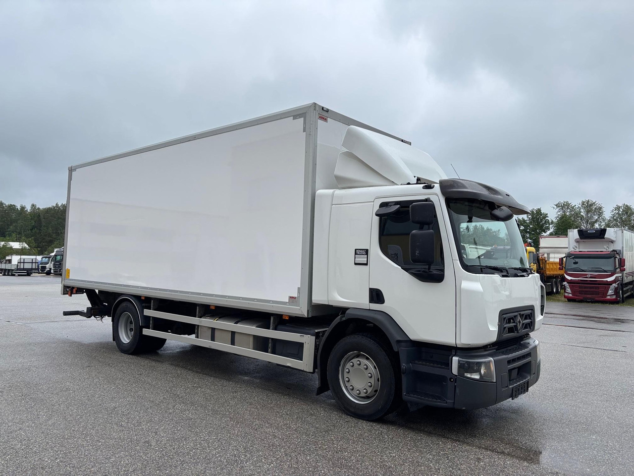 RENAULT D WIDE 320 - بصندوق مغلق شاحنة: صور 1 RENAULT D WIDE 320 - بصندوق مغلق شاحنة: صور 1