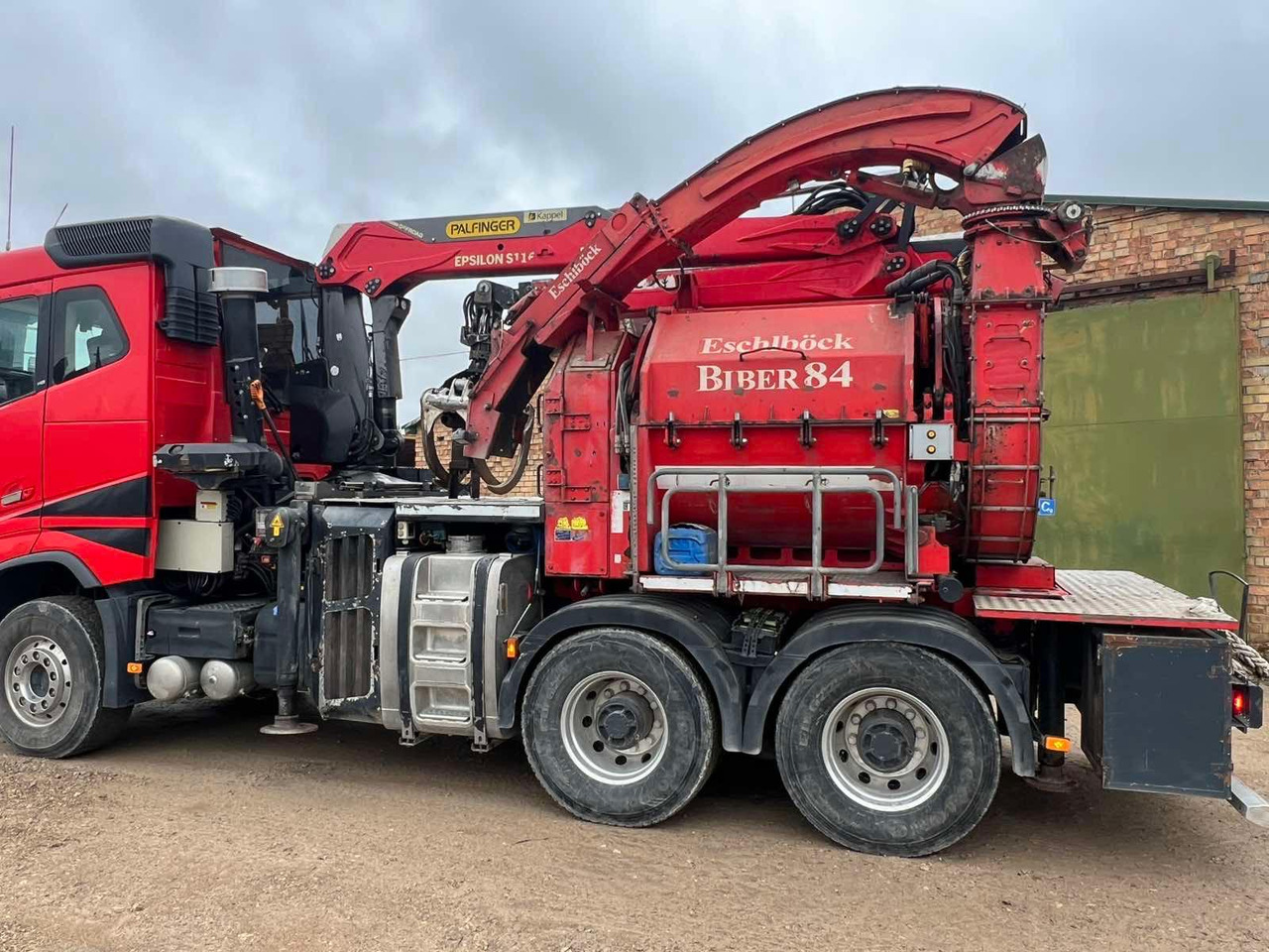 VOLVO FH16.550 - ماكينة تقطيع الأغصان: صور 5 VOLVO FH16.550 - ماكينة تقطيع الأغصان: صور 5