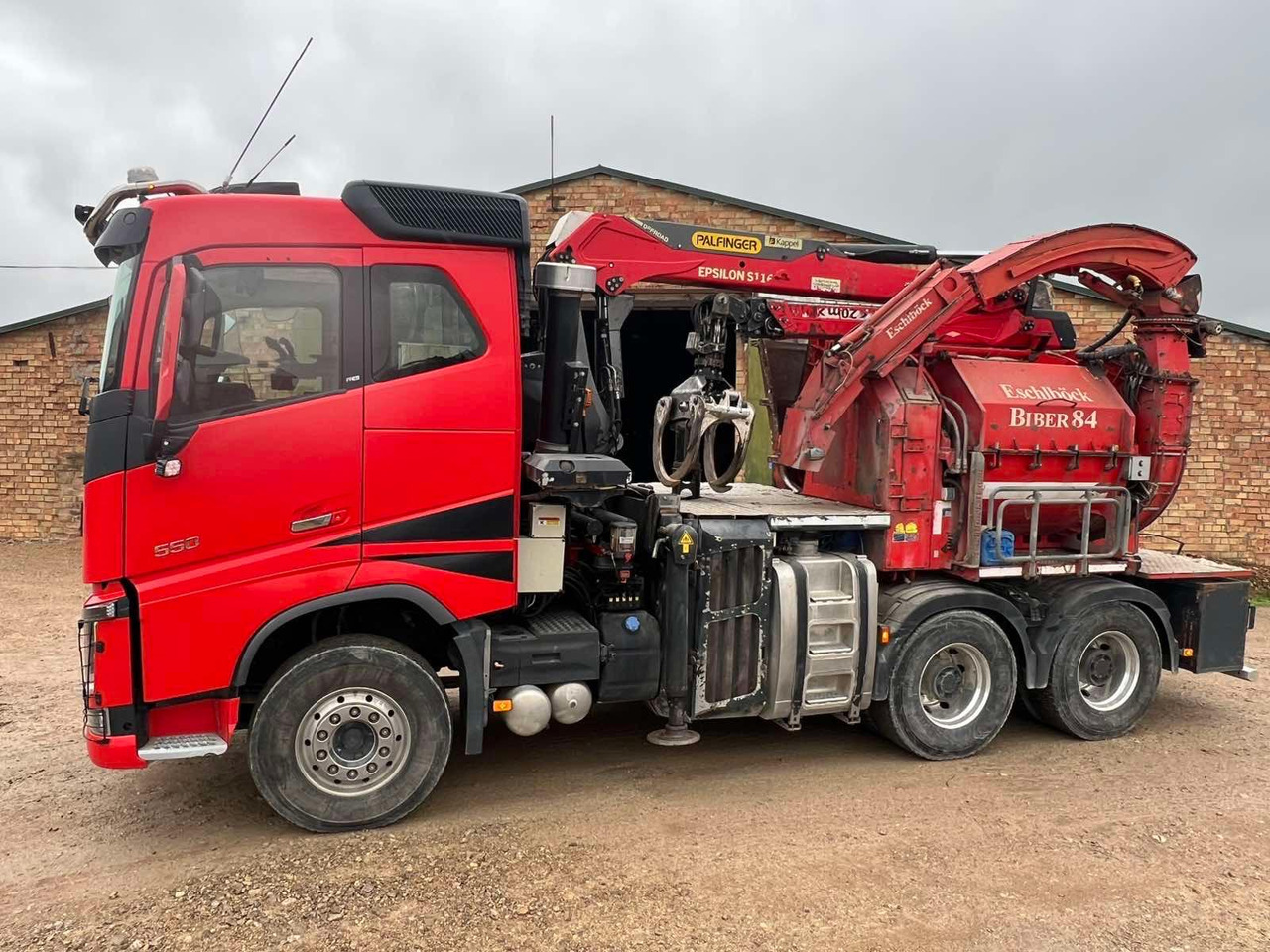 VOLVO FH16.550 - ماكينة تقطيع الأغصان: صور 4 VOLVO FH16.550 - ماكينة تقطيع الأغصان: صور 4