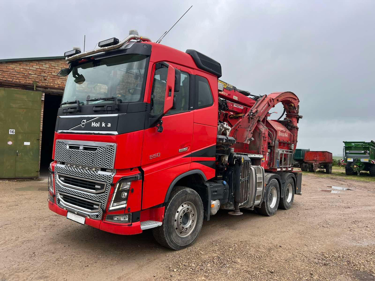 VOLVO FH16.550 - ماكينة تقطيع الأغصان: صور 3 VOLVO FH16.550 - ماكينة تقطيع الأغصان: صور 3