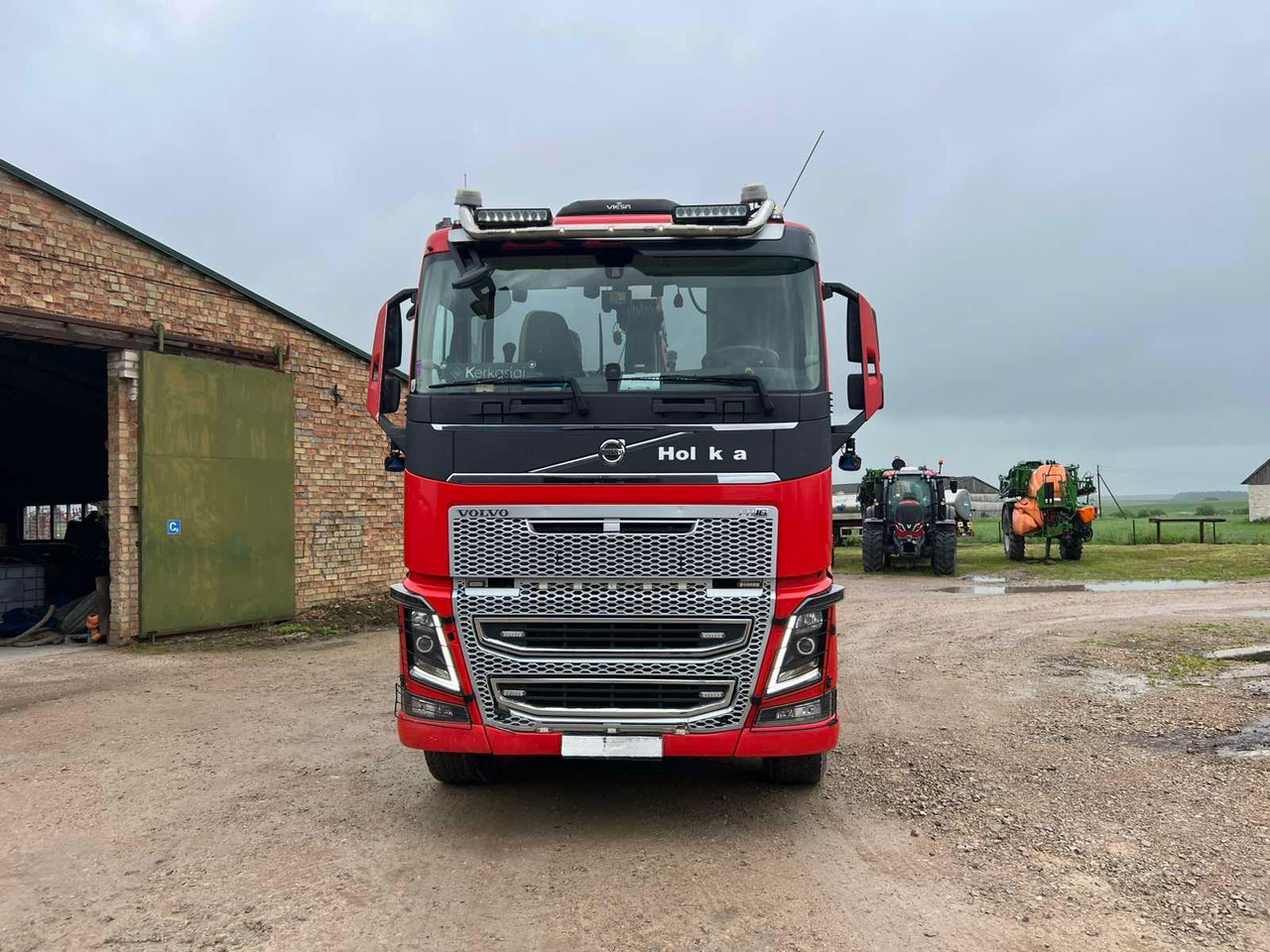 VOLVO FH16.550 - ماكينة تقطيع الأغصان: صور 2 VOLVO FH16.550 - ماكينة تقطيع الأغصان: صور 2