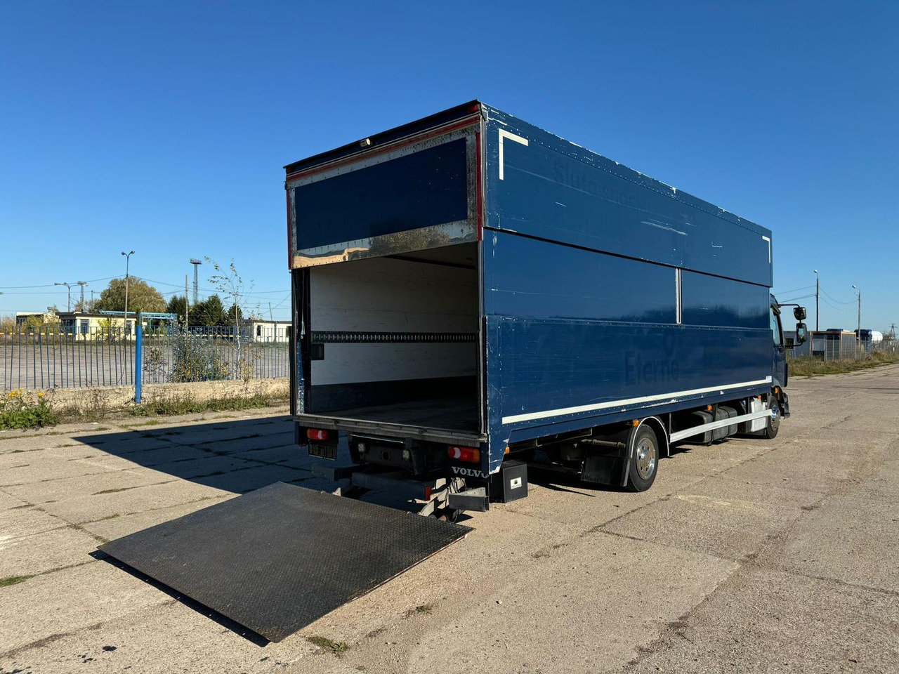 VOLVO FL 240 - بصندوق مغلق شاحنة: صور 3 VOLVO FL 240 - بصندوق مغلق شاحنة: صور 3