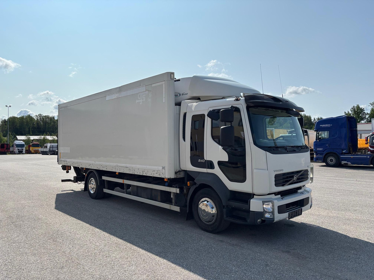 VOLVO FL240 - مبردة شاحنة: صور 1 VOLVO FL240 - مبردة شاحنة: صور 1
