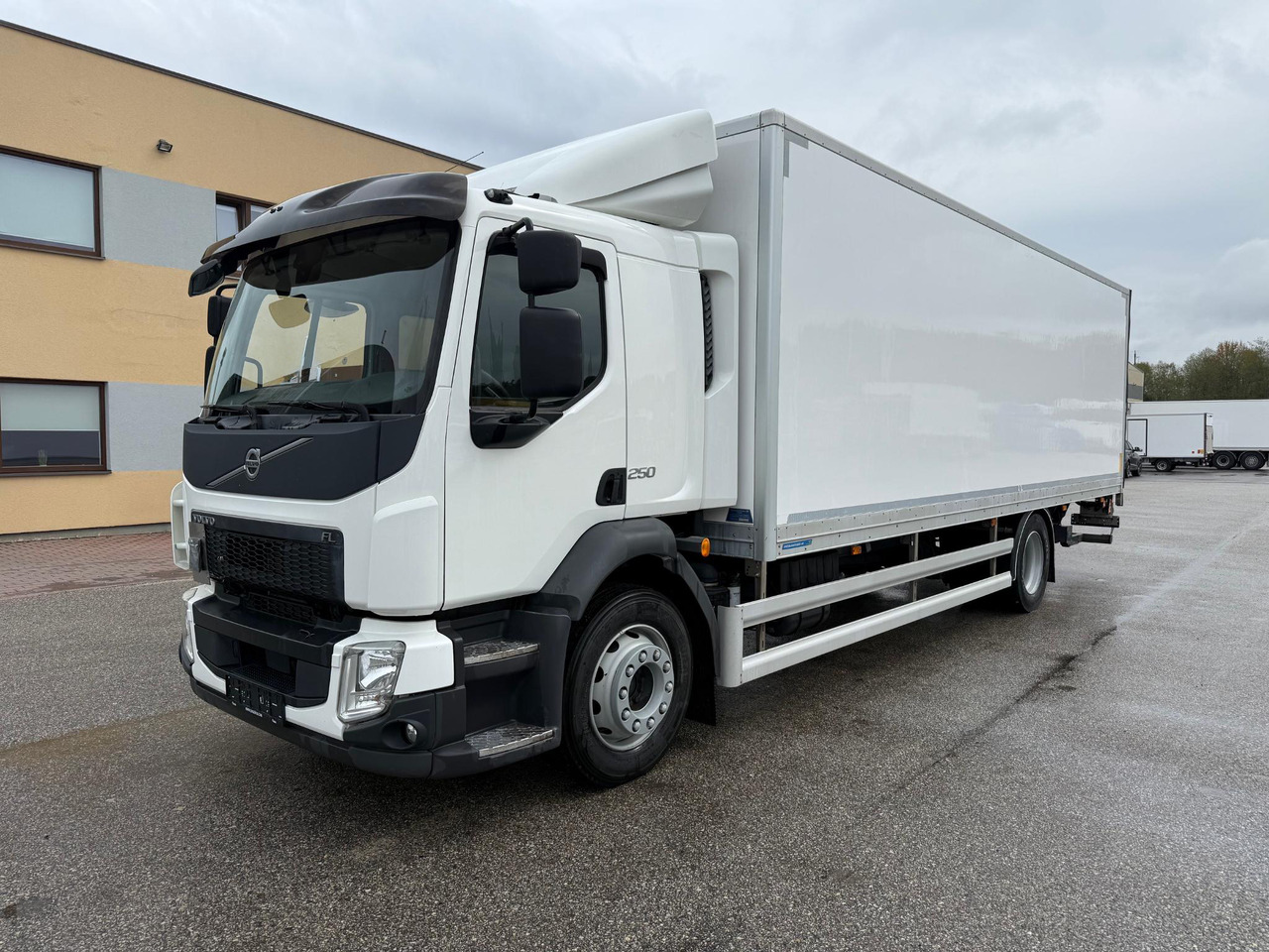 VOLVO FL250 - بصندوق مغلق شاحنة: صور 2 VOLVO FL250 - بصندوق مغلق شاحنة: صور 2