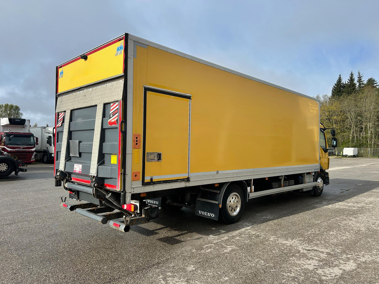 VOLVO FL250 - بصندوق مغلق شاحنة: صور 5 VOLVO FL250 - بصندوق مغلق شاحنة: صور 5