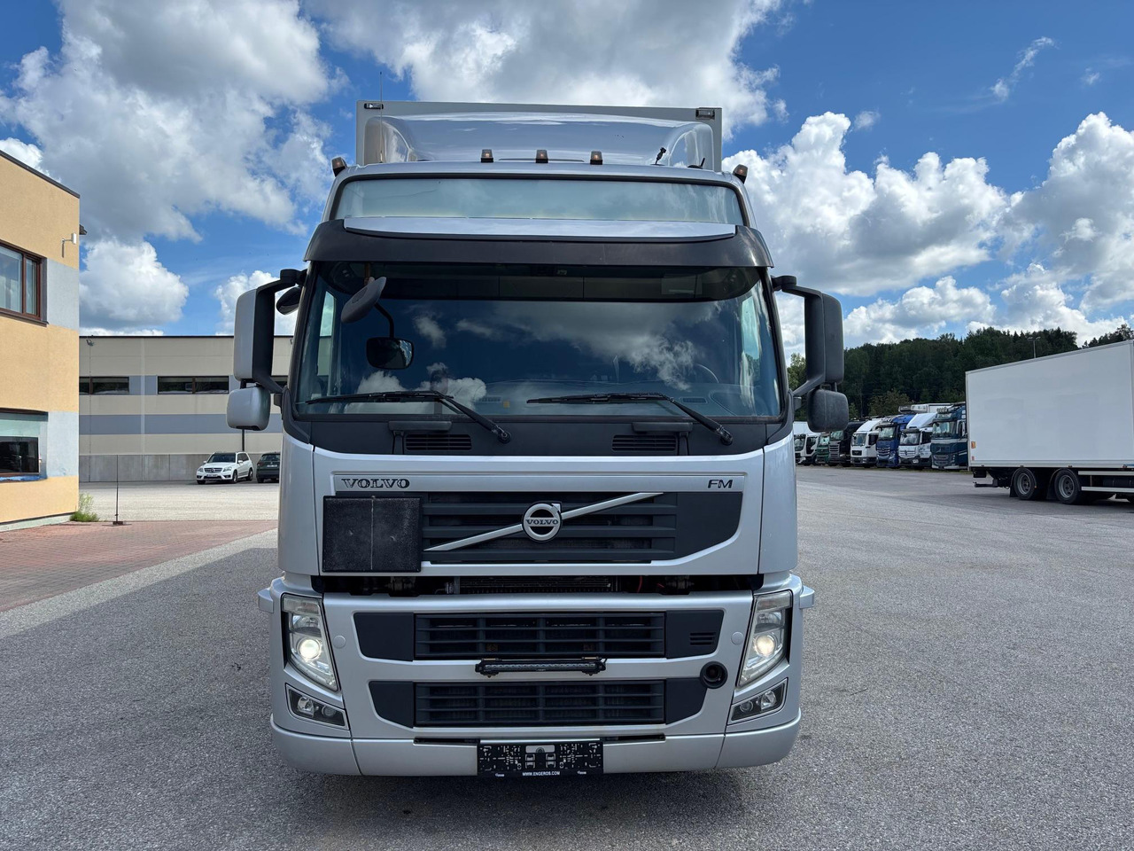 VOLVO FM330 - بصندوق مغلق شاحنة: صور 2 VOLVO FM330 - بصندوق مغلق شاحنة: صور 2