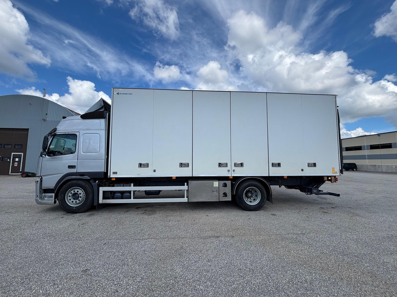 VOLVO FM330 - بصندوق مغلق شاحنة: صور 5 VOLVO FM330 - بصندوق مغلق شاحنة: صور 5