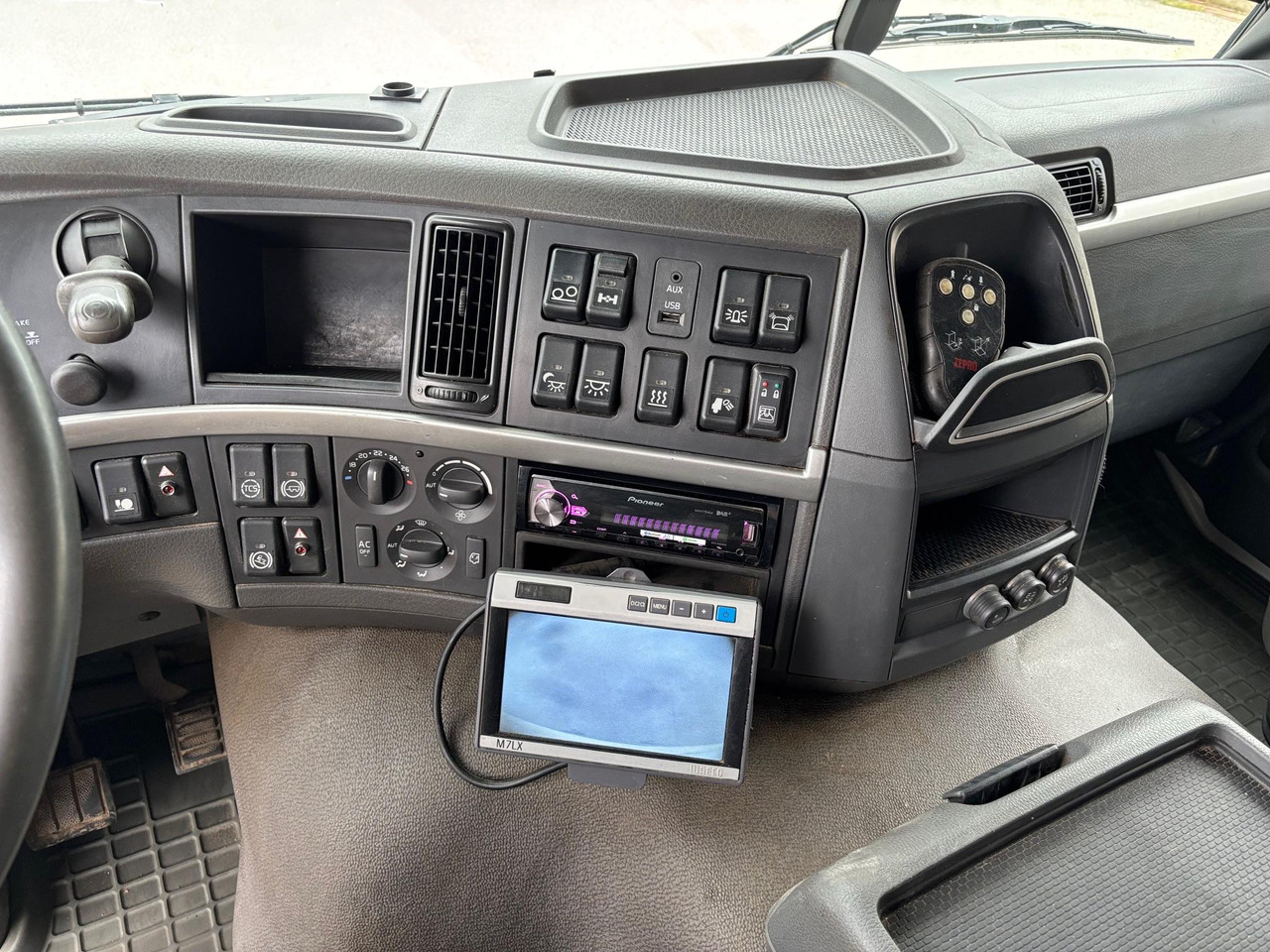 شاحنة VOLVO FM460: صور 18