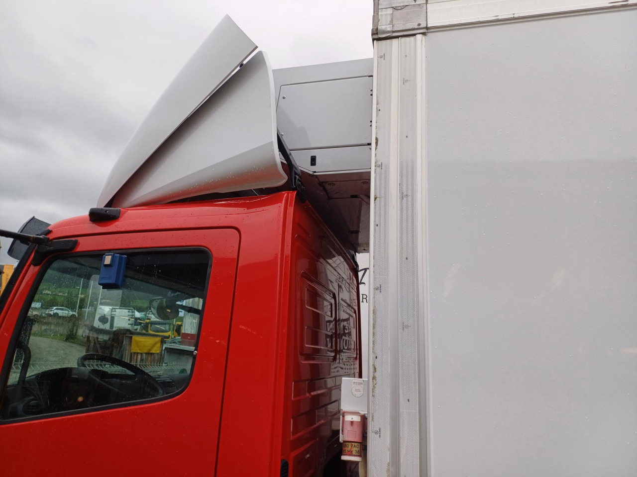 مبردة شاحنة MERCEDES-BENZ 816 Euro5 AHK Luftfeder: صور 7