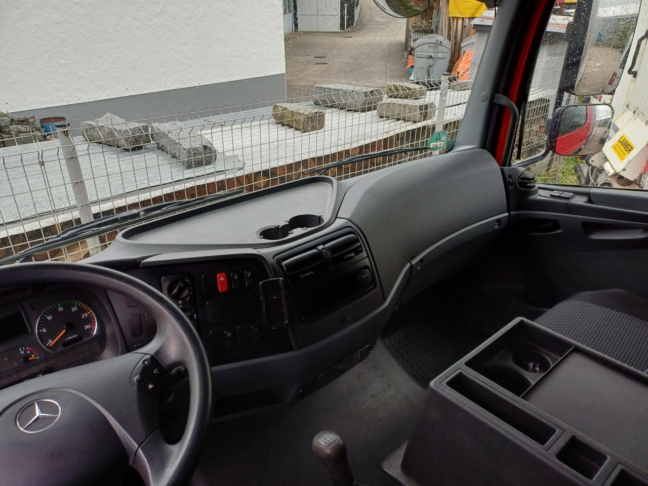 مبردة شاحنة MERCEDES-BENZ 816 Euro5 AHK Luftfeder: صور 9