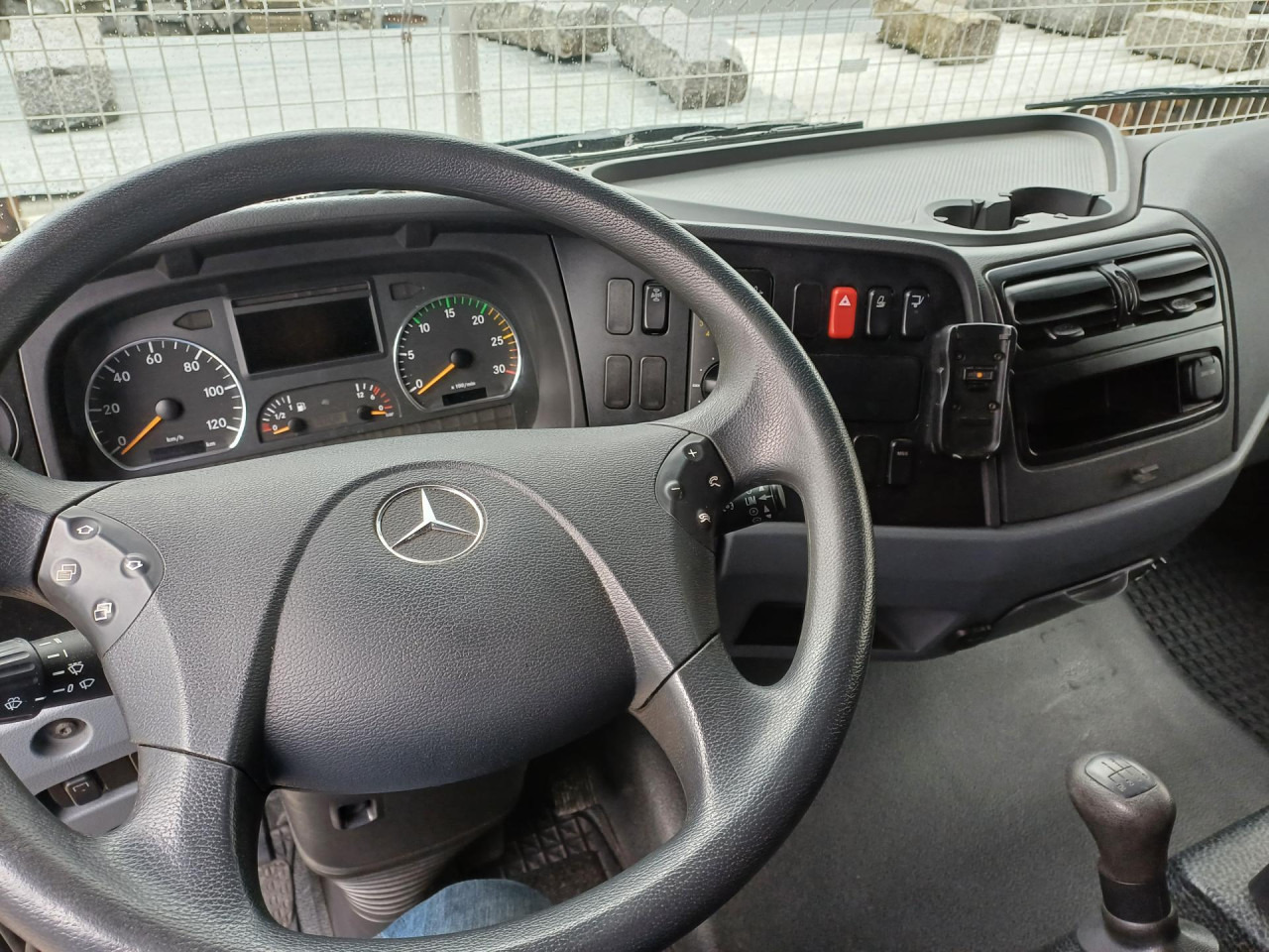 Interior photo 2: مبردة شاحنة MERCEDES-BENZ 816 Euro5 AHK Luftfeder