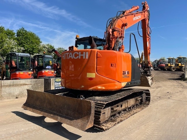 Hitachi ZX 135 US 5-B - حفارات زحافة: صور 4 Hitachi ZX 135 US 5-B - حفارات زحافة: صور 4