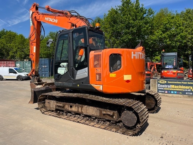 Hitachi ZX 135 US 5-B - حفارات زحافة: صور 5 Hitachi ZX 135 US 5-B - حفارات زحافة: صور 5