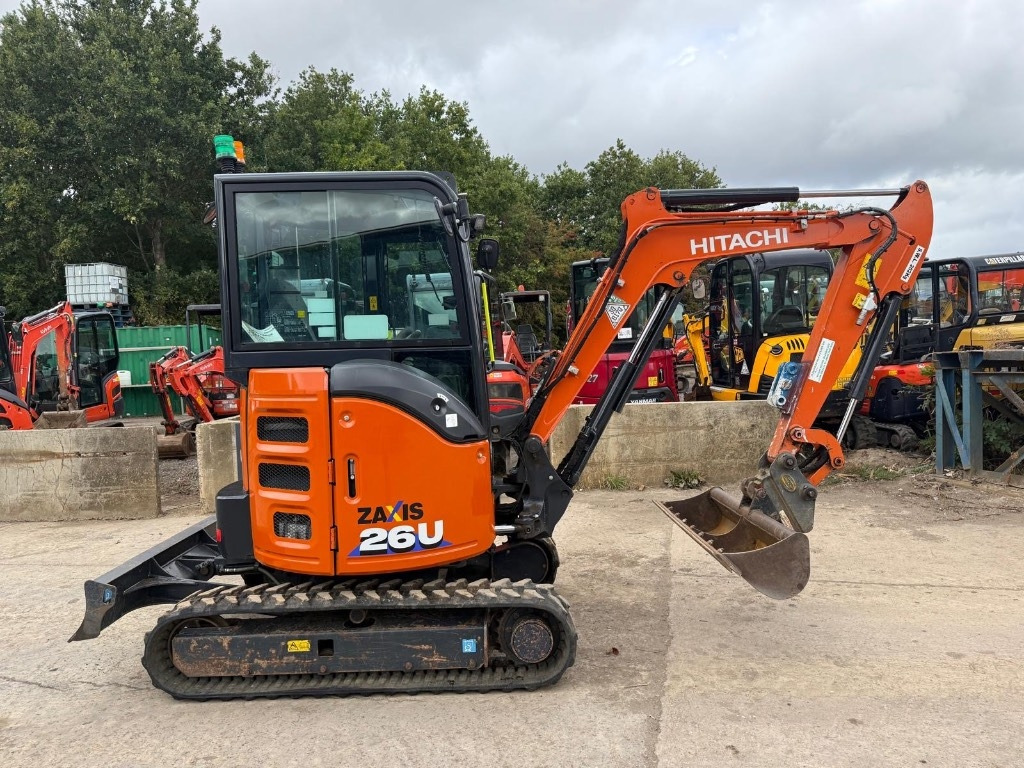Hitachi ZX 26 U-6 CR - حفارة مصغرة: صور 1 Hitachi ZX 26 U-6 CR - حفارة مصغرة: صور 1