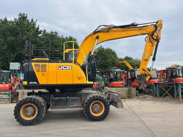 JCB JS 145 W - حفارة على عجلات: صور 1 JCB JS 145 W - حفارة على عجلات: صور 1