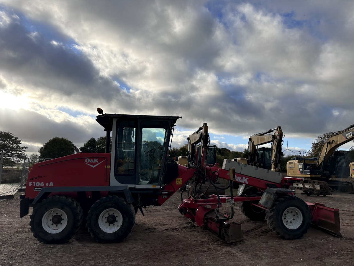 NEW HOLLAND F 106.5 - 6x6 Laser Topcon- Klima Cummins 6 Zyl. - آلة تسوية الأرض: صور 2 NEW HOLLAND F 106.5 - 6x6 Laser Topcon- Klima Cummins 6 Zyl. - آلة تسوية الأرض: صور 2