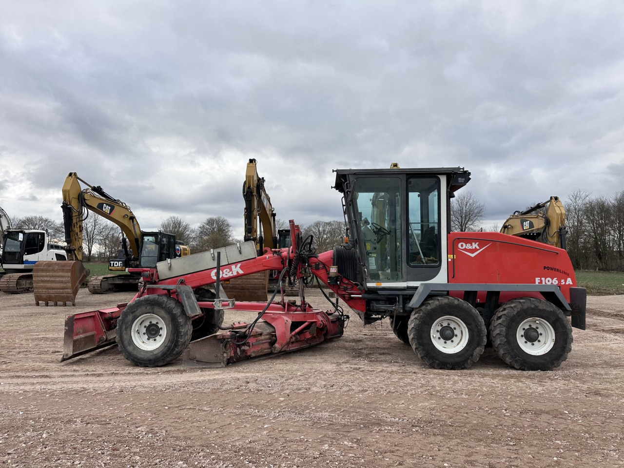 NEW HOLLAND F 106.5 - 6x6 Laser Topcon- Klima Cummins 6 Zyl. - آلة تسوية الأرض: صور 1 NEW HOLLAND F 106.5 - 6x6 Laser Topcon- Klima Cummins 6 Zyl. - آلة تسوية الأرض: صور 1