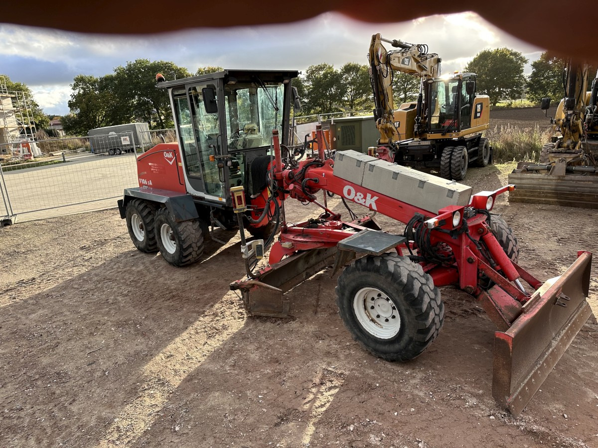 O&K F 106.5 - 6x6 Laser Topcon- Klima Cummins 6 Zyl. - آلة تسوية الأرض: صور 4 O&K F 106.5 - 6x6 Laser Topcon- Klima Cummins 6 Zyl. - آلة تسوية الأرض: صور 4