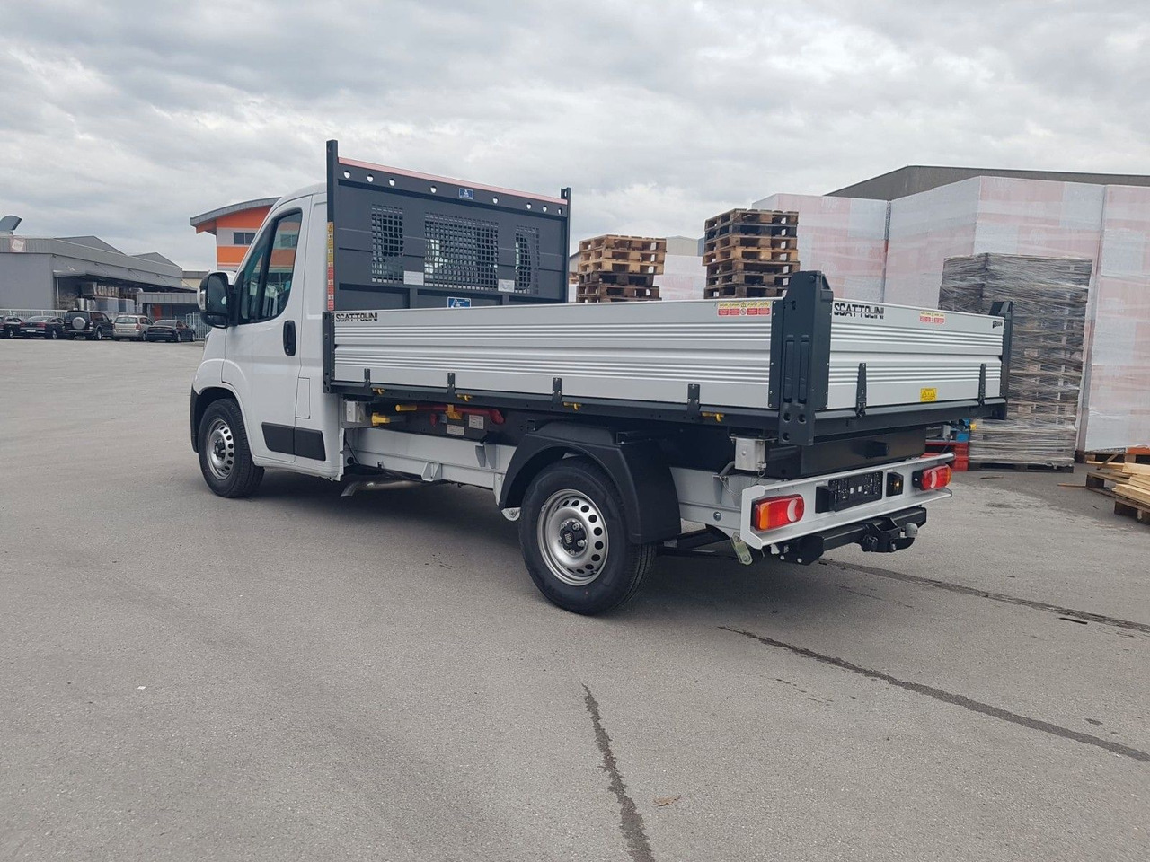 Fiat Ducato 35H L2H1 EKA 3-Seiten-Kipper 180 PS AHK - قلاب صغير: صور 5 Fiat Ducato 35H L2H1 EKA 3-Seiten-Kipper 180 PS AHK - قلاب صغير: صور 5