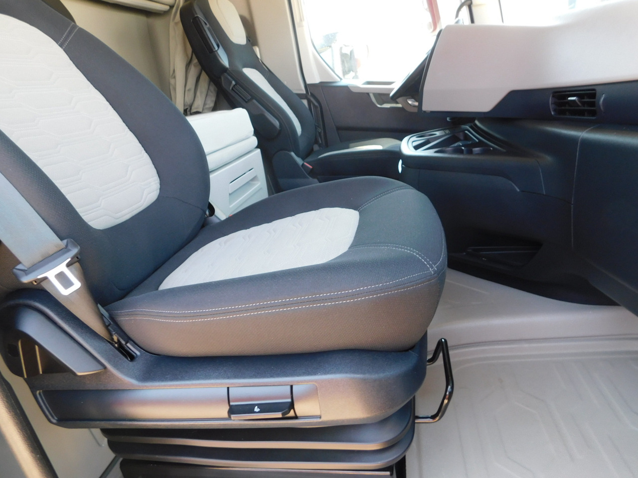 Ford F max ll 4x2 scab e6 12tx2620 ecotorq - شاحنة جرار: صور 5 Ford F max ll 4x2 scab e6 12tx2620 ecotorq - شاحنة جرار: صور 5