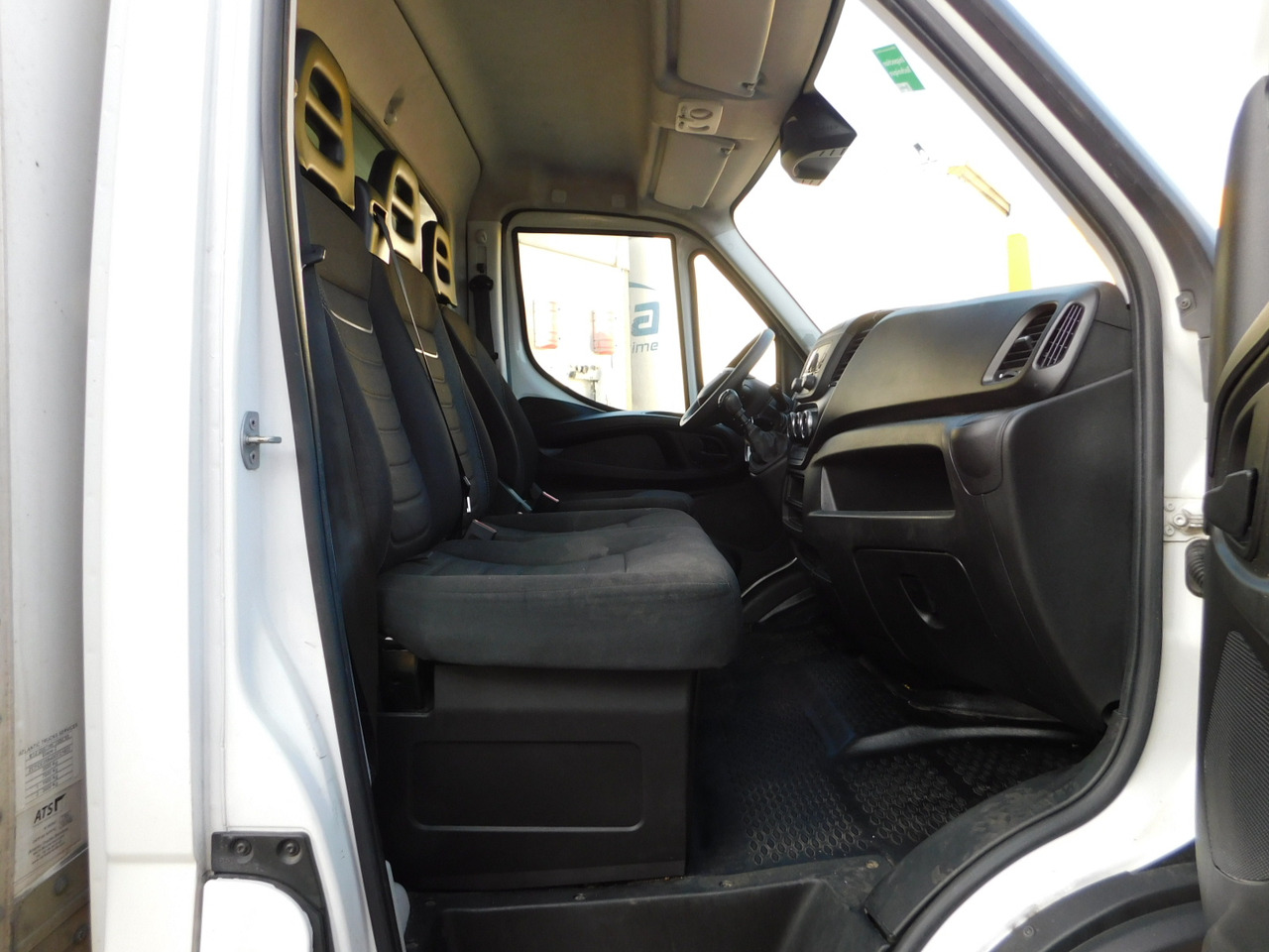 Iveco 35c16h30 - الشاحنات الصغيرة صندوق مغلق: صور 5 Iveco 35c16h30 - الشاحنات الصغيرة صندوق مغلق: صور 5