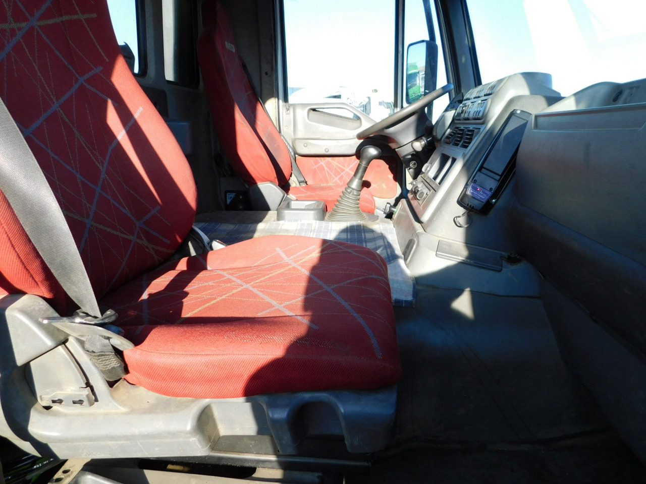 Iveco Magirus trakker - شاحنات مسطحة, شاحنة كرين: صور 5 Iveco Magirus trakker - شاحنات مسطحة, شاحنة كرين: صور 5