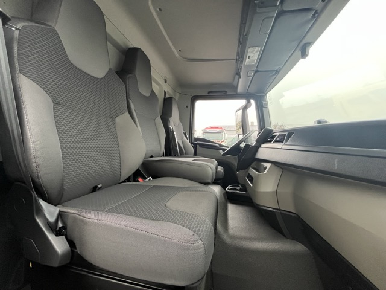 MAN TGL 12.250 4x2 BL CH Euro6 Klima AHK Luftfeder ZV - بصندوق مغلق شاحنة: صور 3 MAN TGL 12.250 4x2 BL CH Euro6 Klima AHK Luftfeder ZV - بصندوق مغلق شاحنة: صور 3