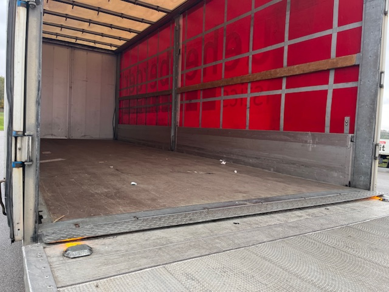 MAN TGM 18.320 4x2 BL Durchladbar - mit Tandemhänger - شاحنة ستارة: صور 2 MAN TGM 18.320 4x2 BL Durchladbar - mit Tandemhänger - شاحنة ستارة: صور 2