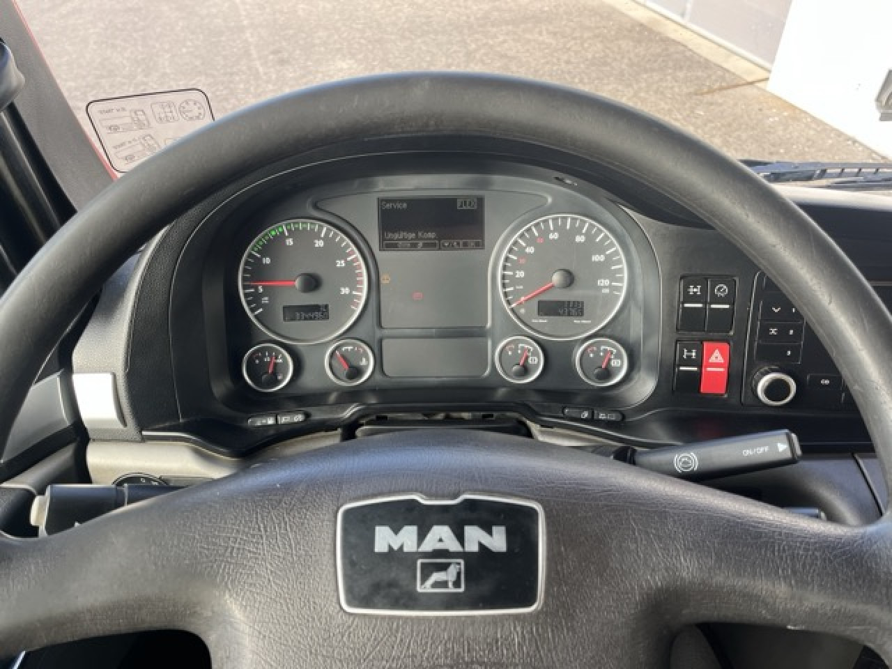 MAN TGS 33.440 6x4 BB mit Heckkran HIAB 166ES-4 Euro5 - قلابات, شاحنة كرين: صور 3 MAN TGS 33.440 6x4 BB mit Heckkran HIAB 166ES-4 Euro5 - قلابات, شاحنة كرين: صور 3