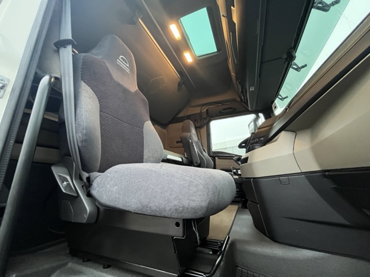 MAN TGX 18.470 4x2 BLS Euro6 Retarder Klima Luftfeder - شاحنة جرار: صور 2 MAN TGX 18.470 4x2 BLS Euro6 Retarder Klima Luftfeder - شاحنة جرار: صور 2