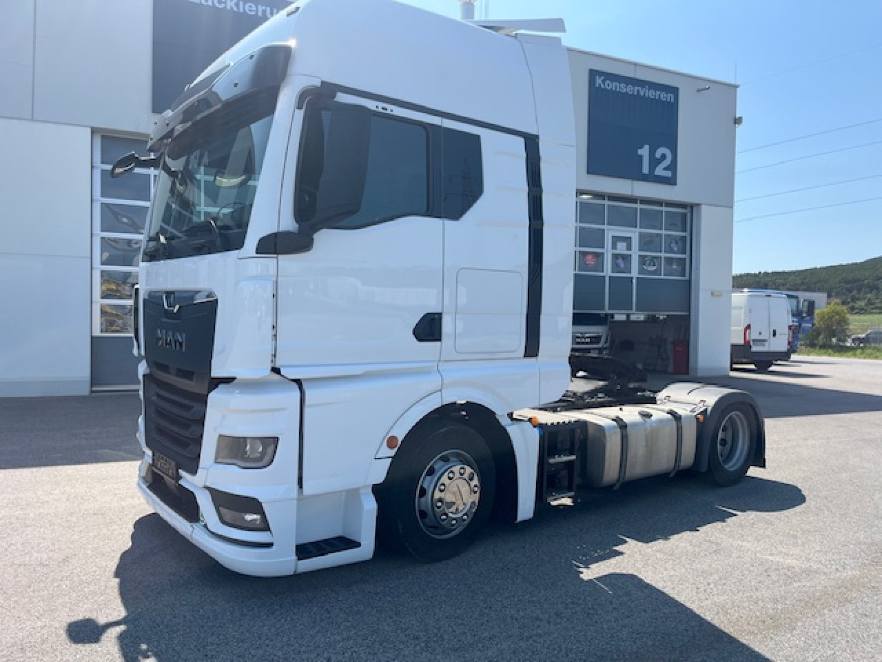 MAN TGX 18.510 4x2 LL SA Hubsattel adj. fifth wheel ZV - شاحنة جرار: صور 1 MAN TGX 18.510 4x2 LL SA Hubsattel adj. fifth wheel ZV - شاحنة جرار: صور 1