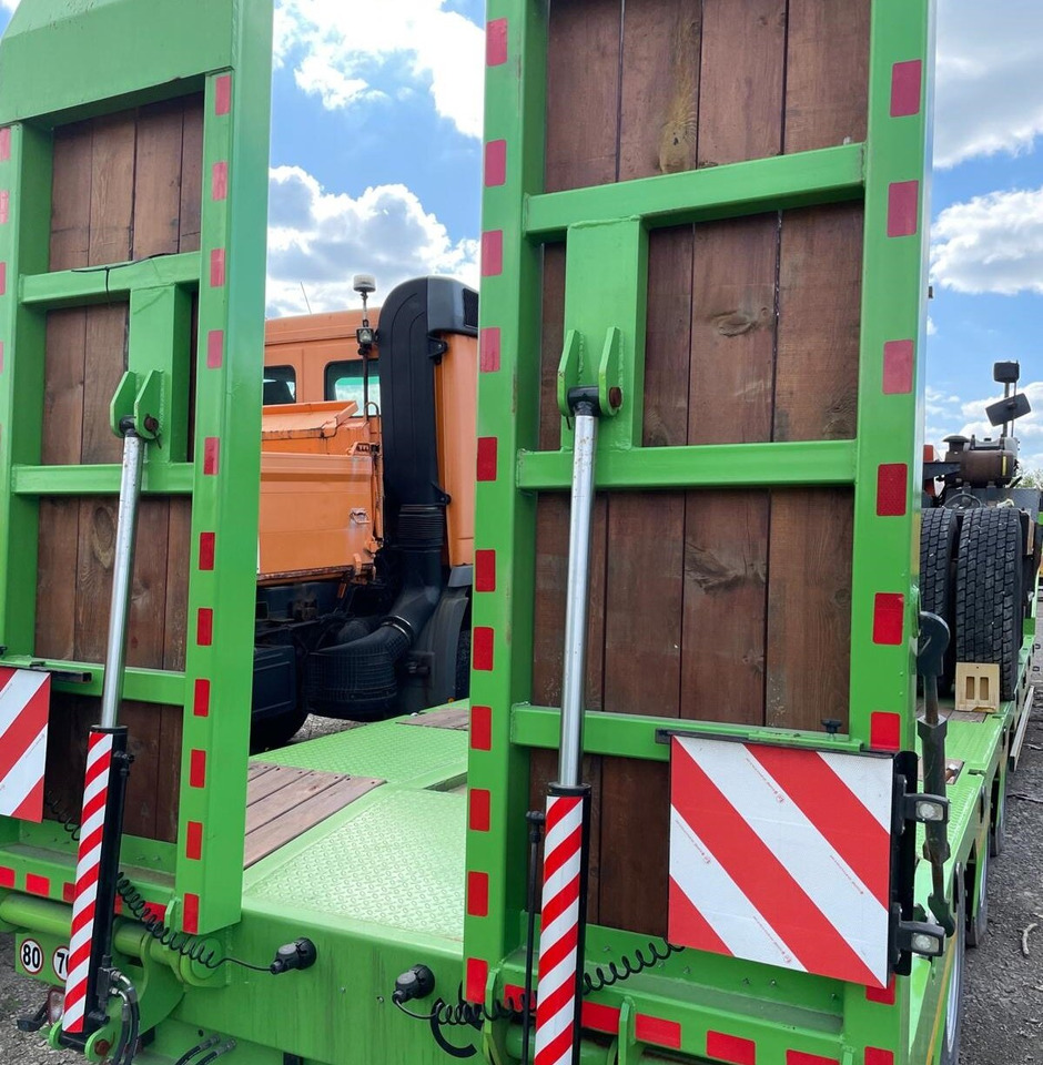 ALPSAN 56t ALPSAN 56t, hydr. Rampen, Verbr. auf 3m - عربة مسطحة منخفضة نصف مقطورة: صور 3 ALPSAN 56t ALPSAN 56t, hydr. Rampen, Verbr. auf 3m - عربة مسطحة منخفضة نصف مقطورة: صور 3