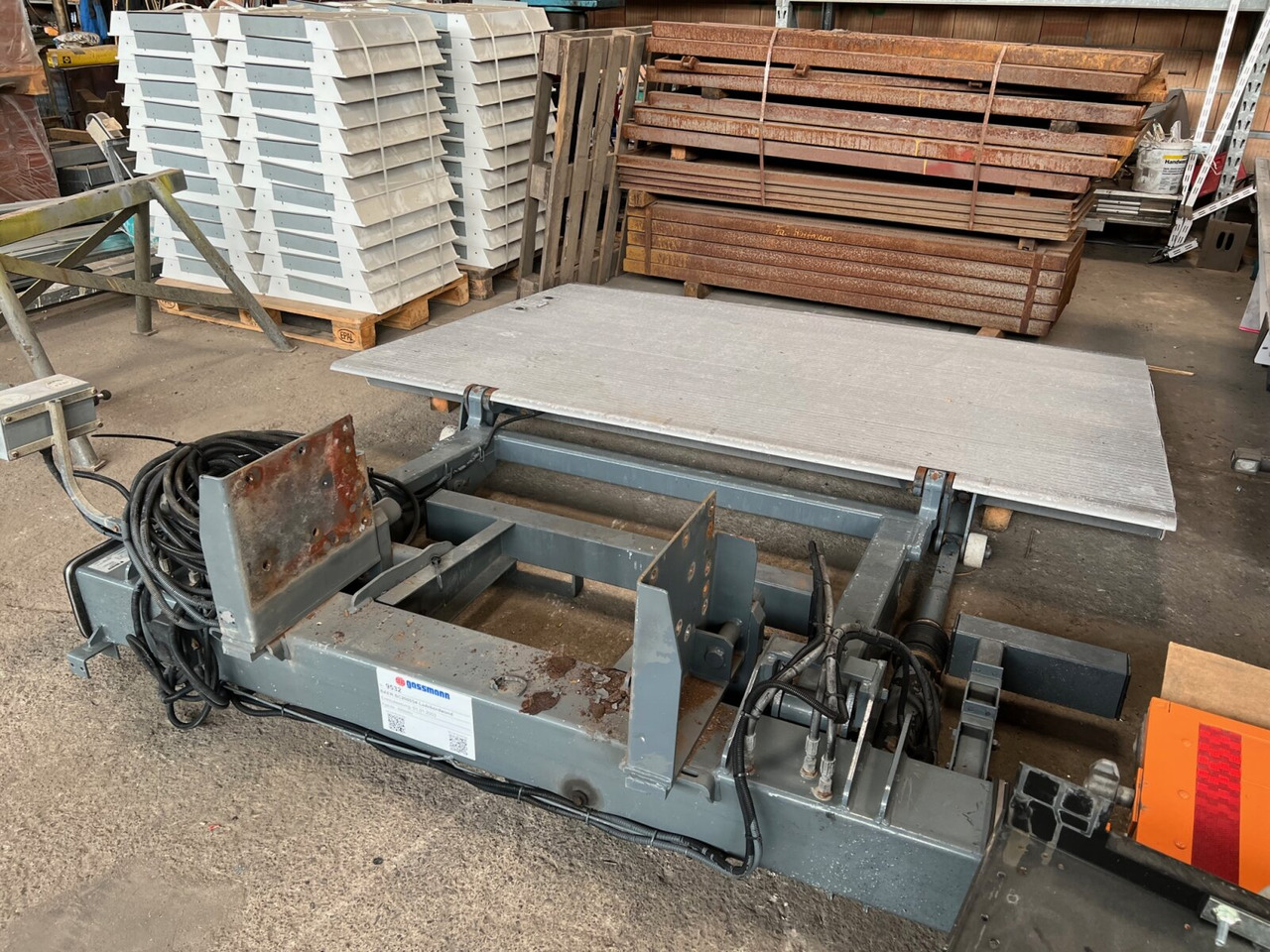 BC2000S4 Ladebordwand BC2000S4 Ladebordwand, Ex-Schweizer Armee - باب خلفي للشحن: صور 3 BC2000S4 Ladebordwand BC2000S4 Ladebordwand, Ex-Schweizer Armee - باب خلفي للشحن: صور 3