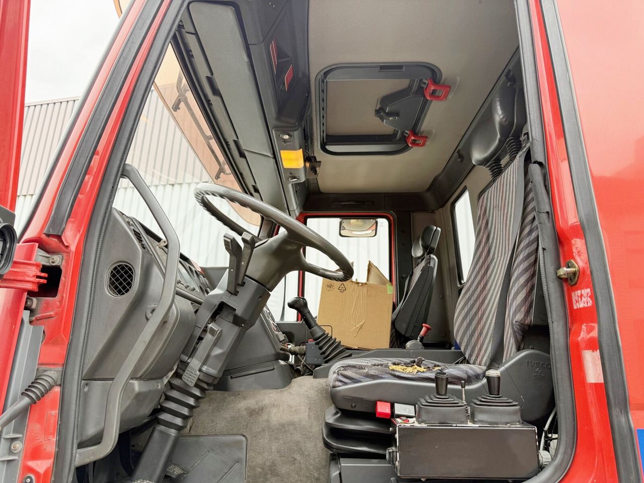 EuroTech 240E38 6x2-4 EuroTech 240E38 6x2-4, Lift-/Lenkachse, Seilwinde, Kran Hiab 100 - شاحنة ذات الخطاف, شاحنة كرين: صور 3 EuroTech 240E38 6x2-4 EuroTech 240E38 6x2-4, Lift-/Lenkachse, Seilwinde, Kran Hiab 100 - شاحنة ذات الخطاف, شاحنة كرين: صور 3