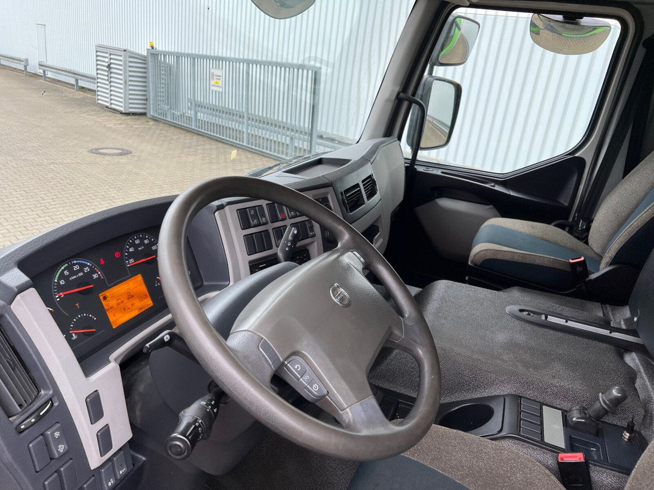 FE 320 4x2 FE 320 4x2 mit Zepro LBW - بصندوق مغلق شاحنة: صور 3 FE 320 4x2 FE 320 4x2 mit Zepro LBW - بصندوق مغلق شاحنة: صور 3
