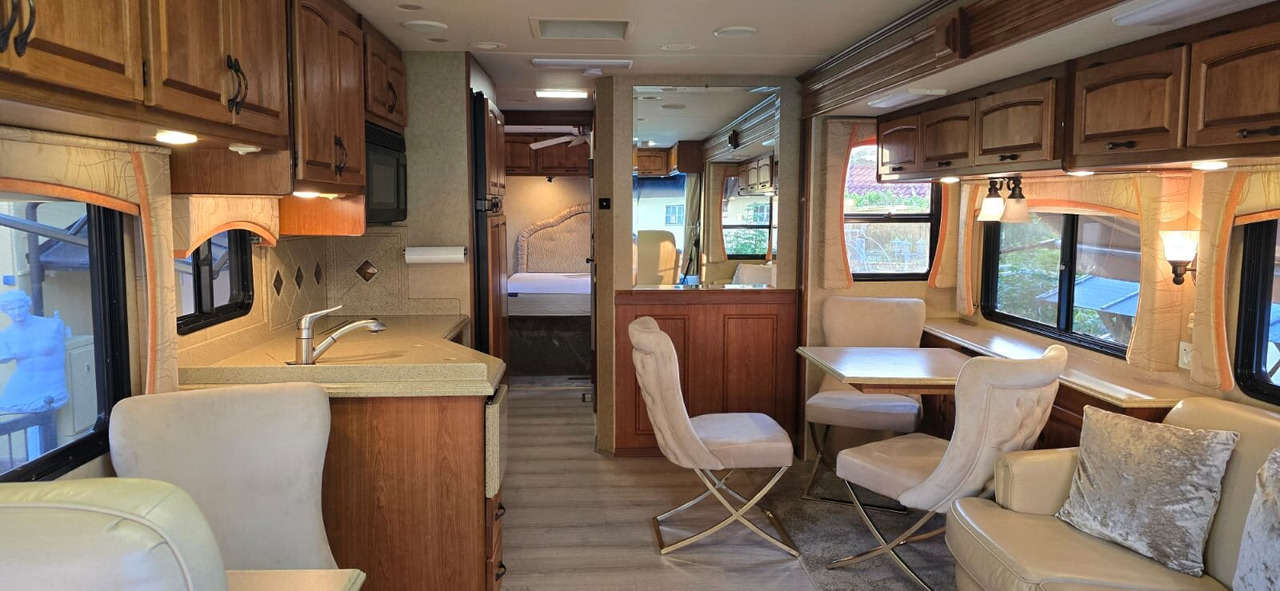 Holiday Rambler Neptune XL - شاحنة: صور 5 Holiday Rambler Neptune XL - شاحنة: صور 5
