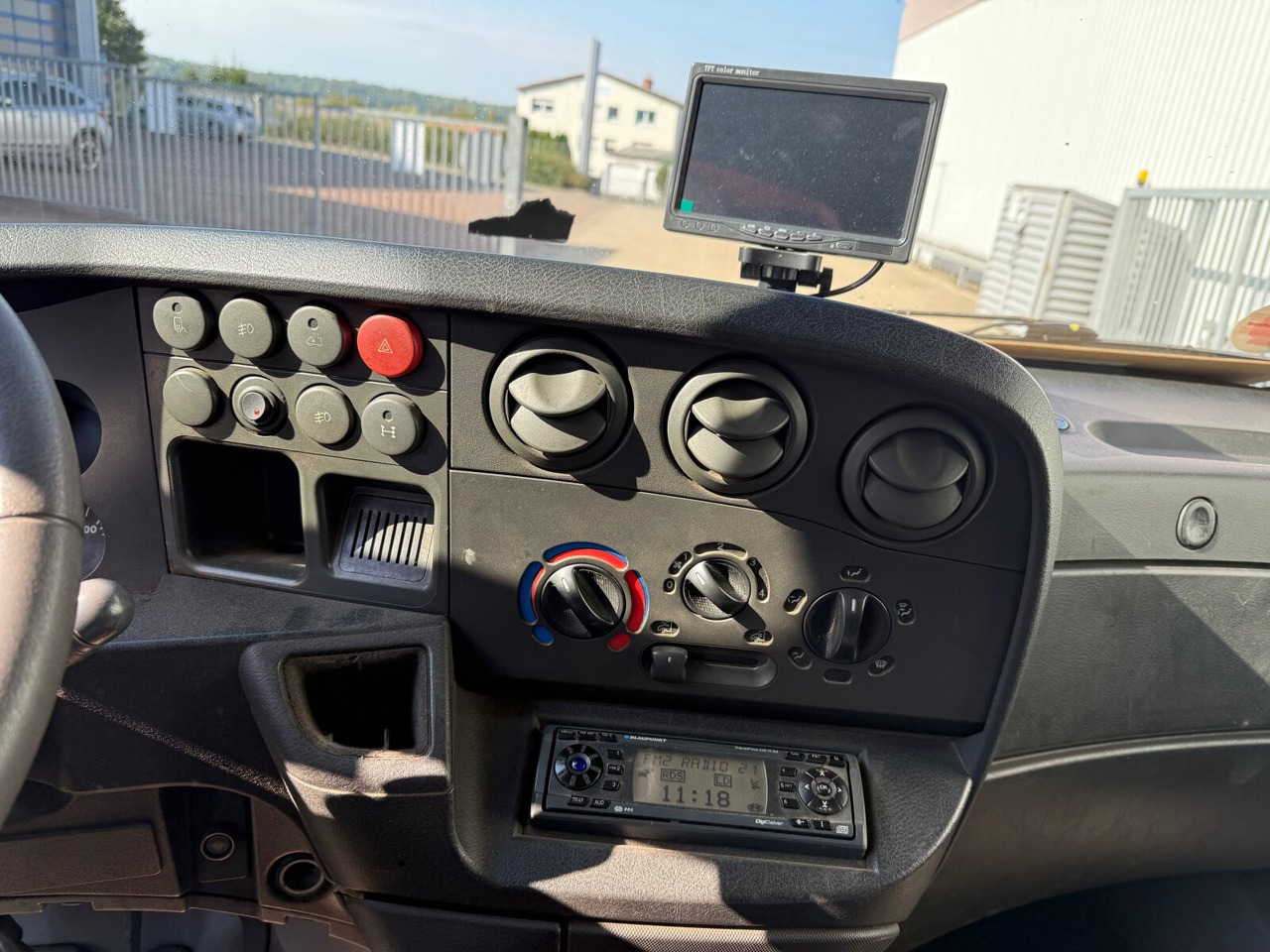 Iveco Daily 65C15D 4x2 Doka Daily 65C15D 4x2 Doka, Grüne Plakette, City-Abroller - شاحنة ذات الخطاف: صور 3 Iveco Daily 65C15D 4x2 Doka Daily 65C15D 4x2 Doka, Grüne Plakette, City-Abroller - شاحنة ذات الخطاف: صور 3