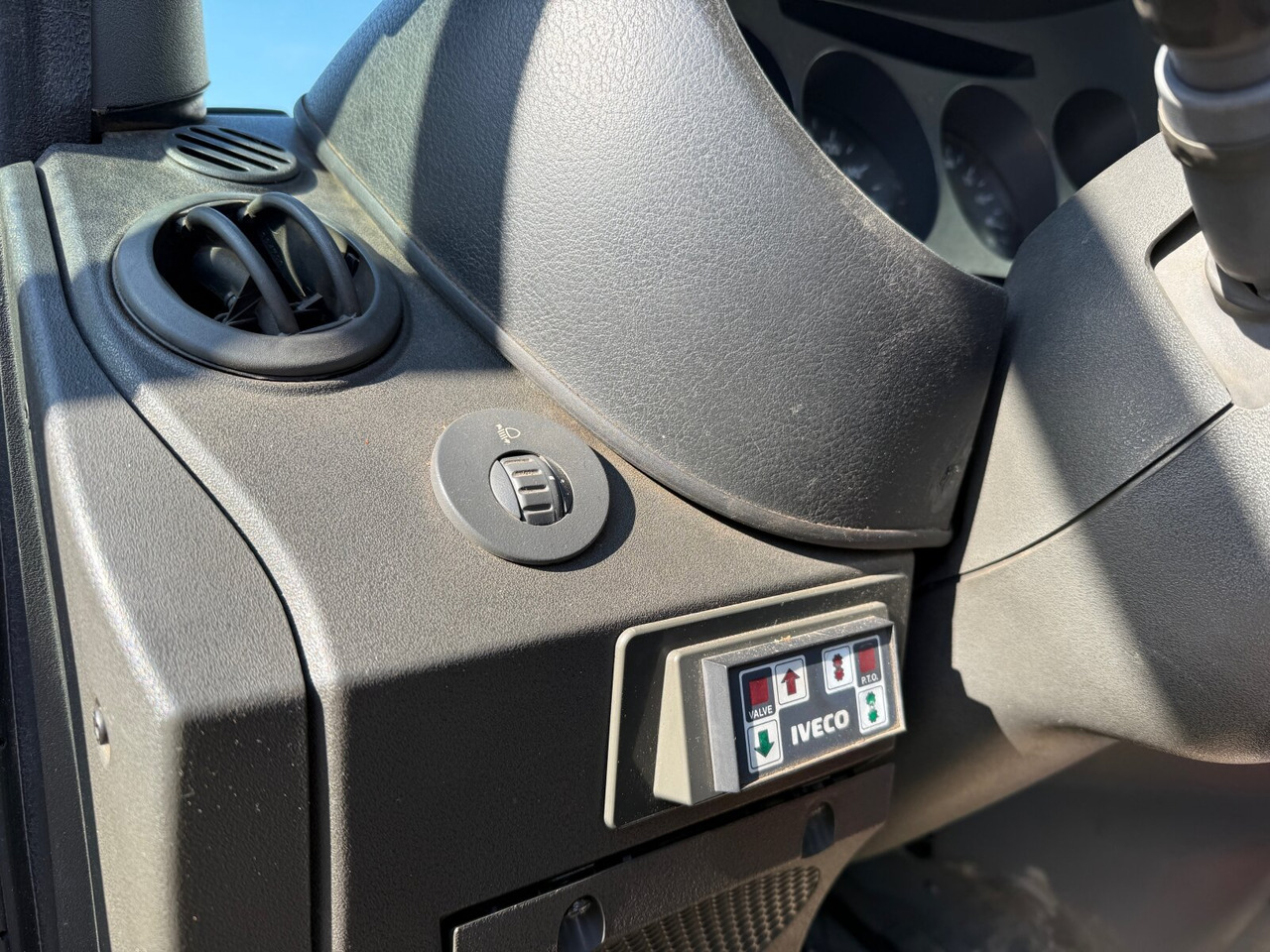 Iveco Daily 65C15D 4x2 Doka Daily 65C15D 4x2 Doka, Grüne Plakette, City-Abroller - شاحنة ذات الخطاف: صور 5 Iveco Daily 65C15D 4x2 Doka Daily 65C15D 4x2 Doka, Grüne Plakette, City-Abroller - شاحنة ذات الخطاف: صور 5