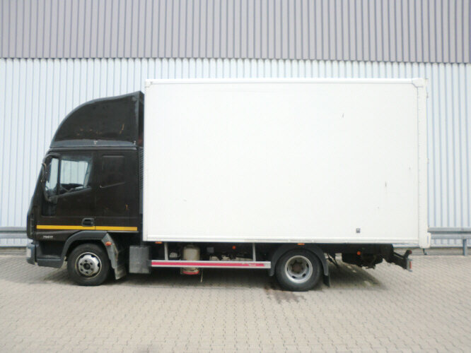 Iveco EuroCargo 75 E 17/4x2 EuroCargo 75 E 17/4x2, 6x VORHANDEN! - بصندوق مغلق شاحنة: صور 3 Iveco EuroCargo 75 E 17/4x2 EuroCargo 75 E 17/4x2, 6x VORHANDEN! - بصندوق مغلق شاحنة: صور 3