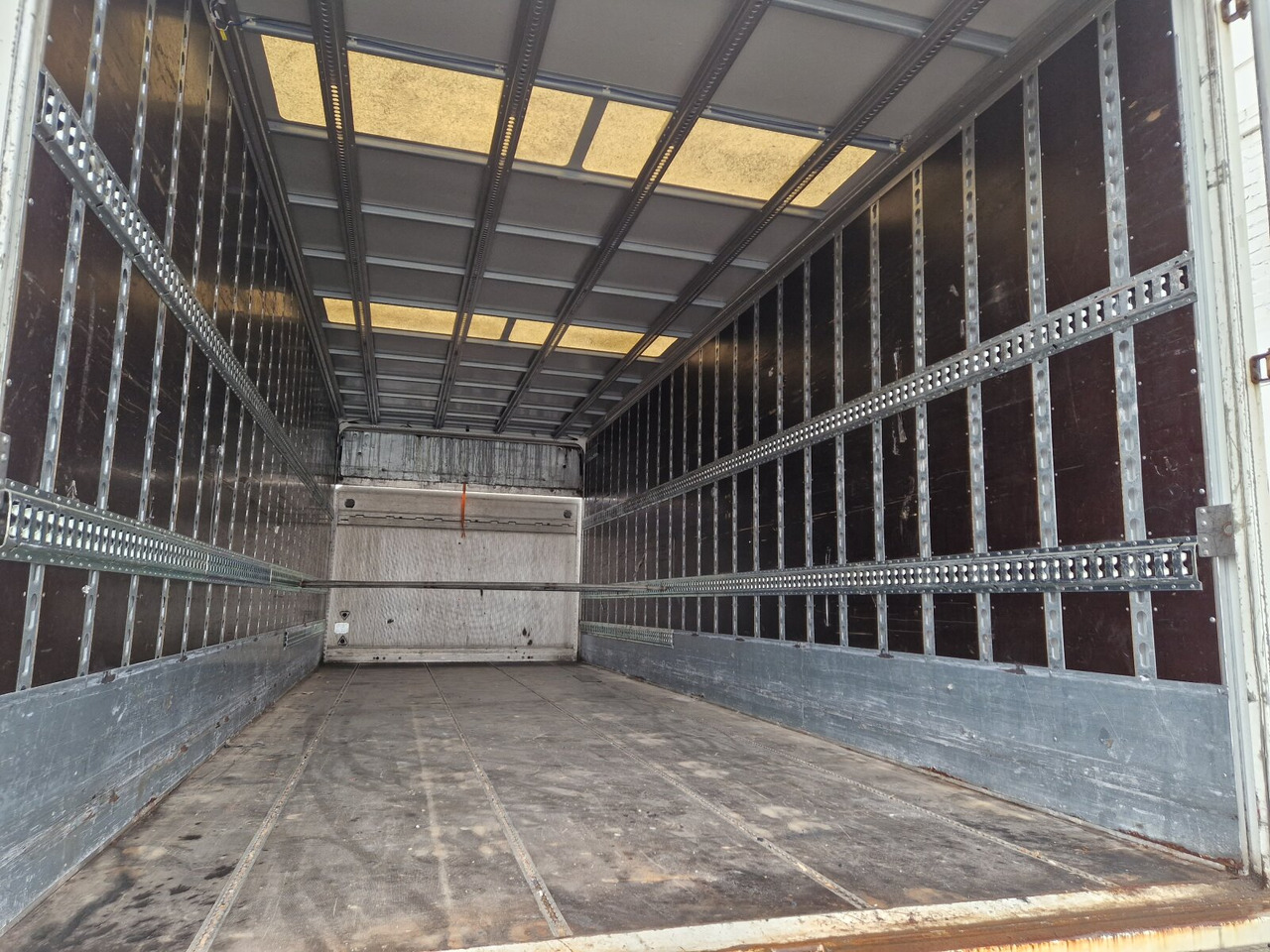 بصندوق مغلق مقطورة Kleiderkofferanhänger Hofmann, Kleiderkofferanhänger, durchladbar, LBW BÄR, 42 cbm: صور 6 بصندوق مغلق مقطورة Kleiderkofferanhänger Hofmann, Kleiderkofferanhänger, durchladbar, LBW BÄR, 42 cbm: صور 6