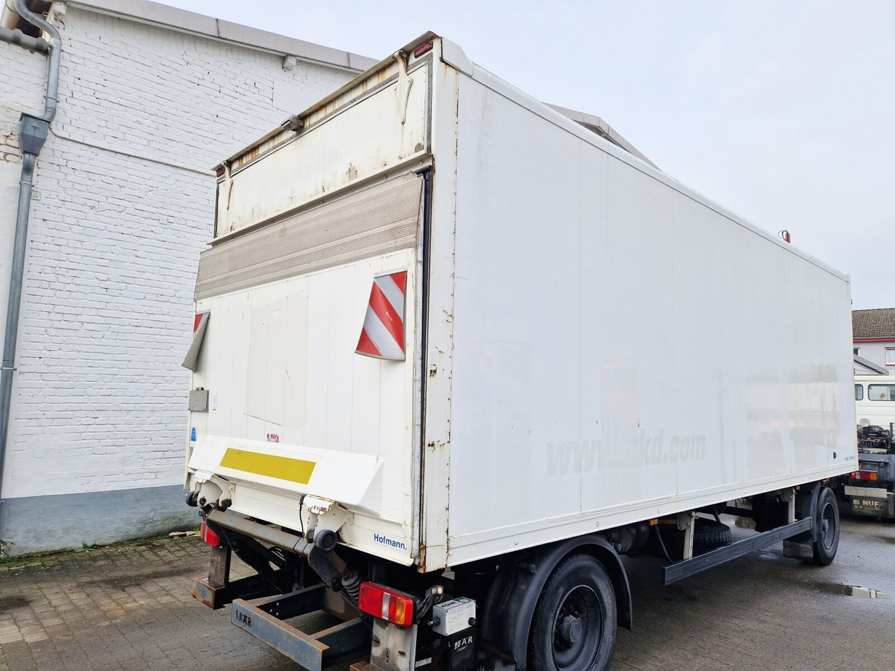 Kleiderkofferanhänger Hofmann, Kleiderkofferanhänger, durchladbar, LBW BÄR, 42 cbm - بصندوق مغلق مقطورة: صور 4 Kleiderkofferanhänger Hofmann, Kleiderkofferanhänger, durchladbar, LBW BÄR, 42 cbm - بصندوق مغلق مقطورة: صور 4
