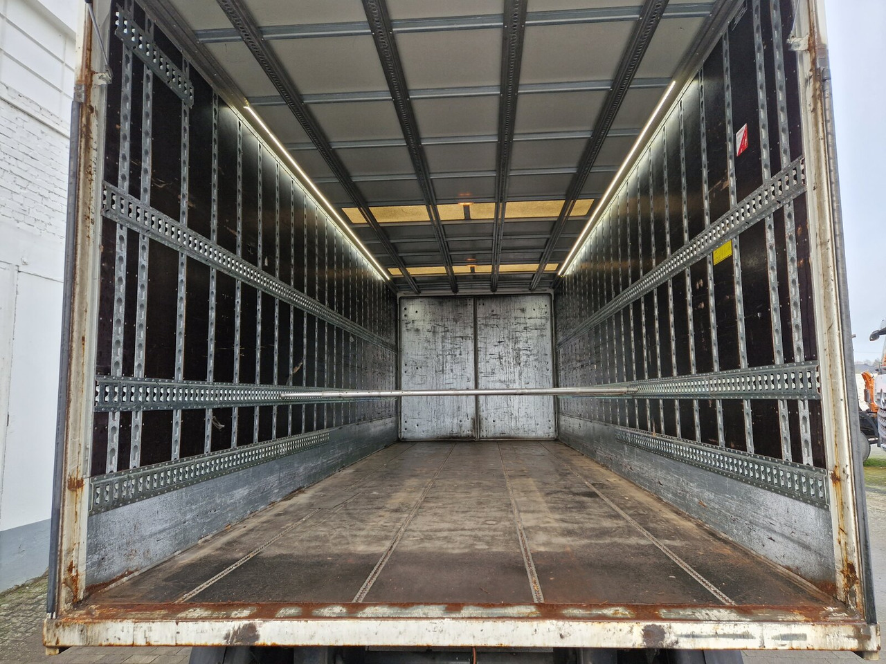 بصندوق مغلق مقطورة Kleiderkofferanhänger Hofmann, Kleiderkofferanhänger, durchladbar, LBW BÄR, 42 cbm: صور 7 بصندوق مغلق مقطورة Kleiderkofferanhänger Hofmann, Kleiderkofferanhänger, durchladbar, LBW BÄR, 42 cbm: صور 7