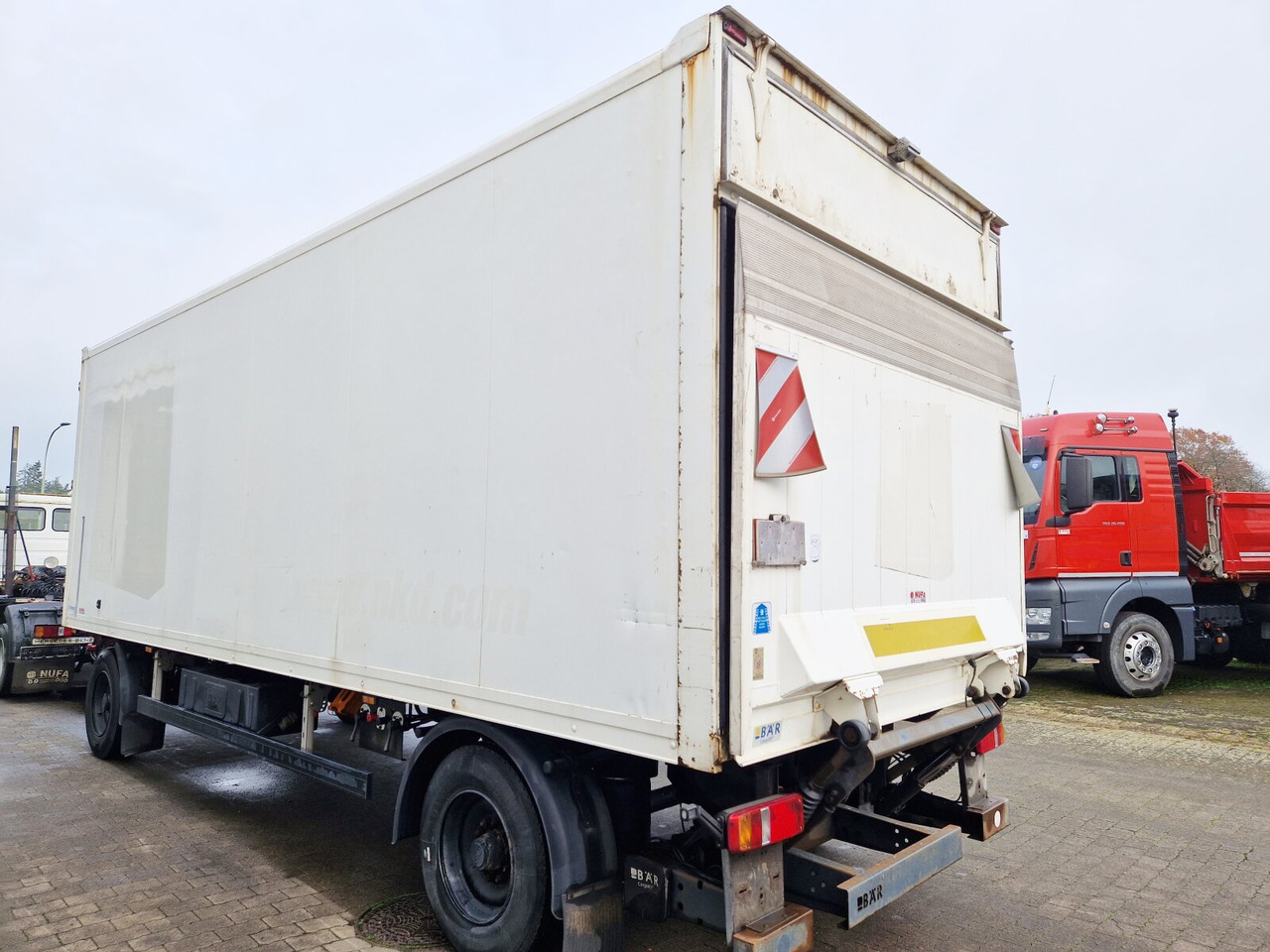 Kleiderkofferanhänger Hofmann, Kleiderkofferanhänger, durchladbar, LBW BÄR, 42 cbm - بصندوق مغلق مقطورة: صور 2 Kleiderkofferanhänger Hofmann, Kleiderkofferanhänger, durchladbar, LBW BÄR, 42 cbm - بصندوق مغلق مقطورة: صور 2