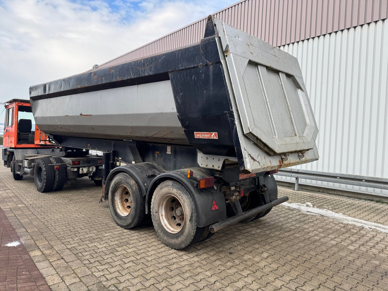 Langendorf SKA-HS 18/27 SKA-HS 18/27, Stahlmulde ca. 24m³ - قلابة نصف مقطورة: صور 5 Langendorf SKA-HS 18/27 SKA-HS 18/27, Stahlmulde ca. 24m³ - قلابة نصف مقطورة: صور 5