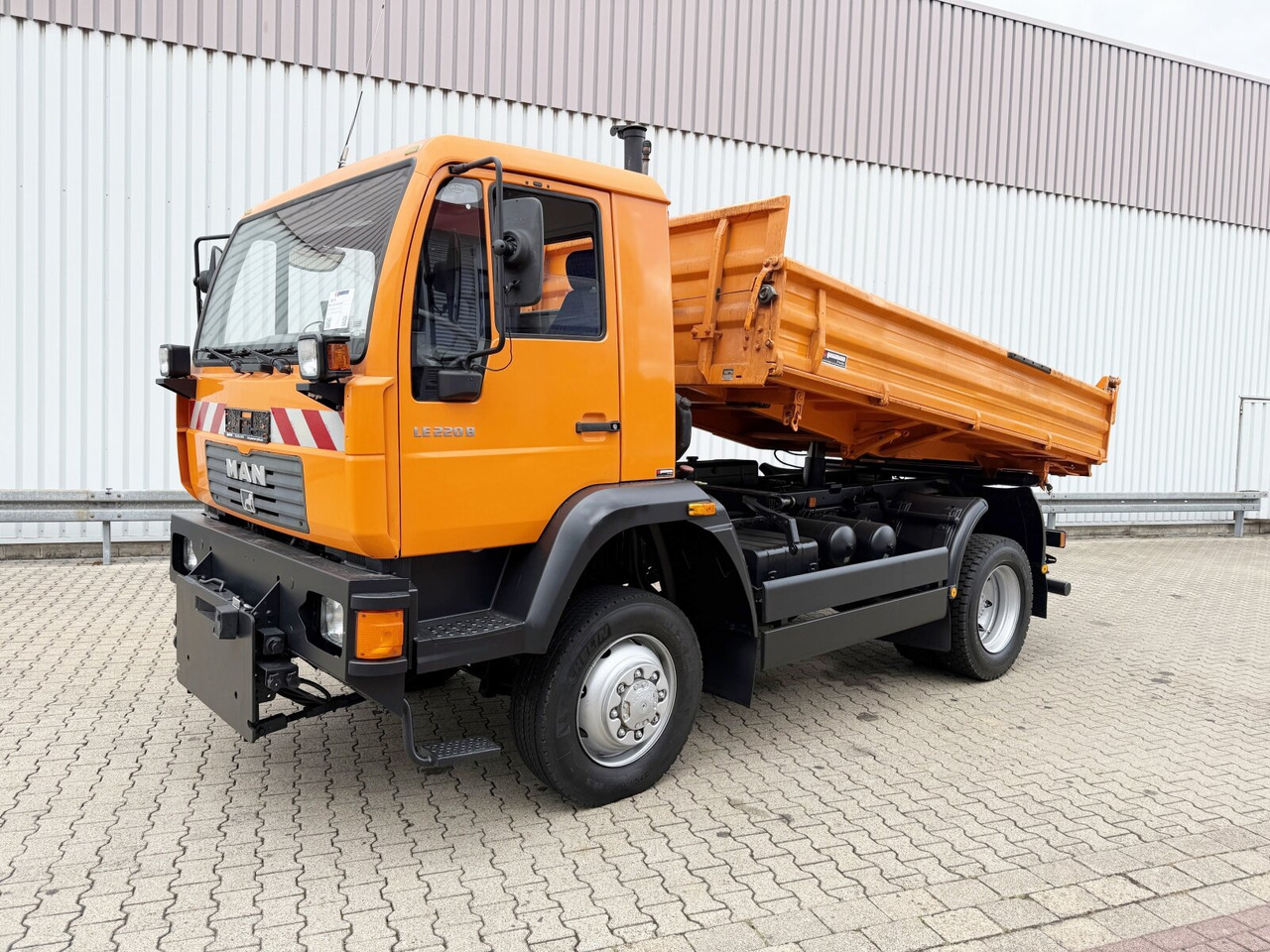 MAN 14.225 LAK 4x4 BB 14.225 LAK 4x4 BB, Winterdienstausstattung - قلابات: صور 1 MAN 14.225 LAK 4x4 BB 14.225 LAK 4x4 BB, Winterdienstausstattung - قلابات: صور 1