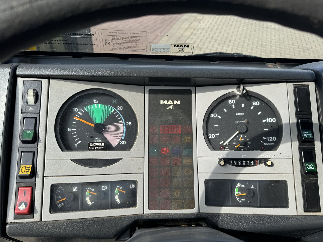 MAN LE 8.150 4x2 BB LE 8.150 4x2 BB, City-Abroller, Winterdienstausstattung - شاحنة ذات الخطاف: صور 2 MAN LE 8.150 4x2 BB LE 8.150 4x2 BB, City-Abroller, Winterdienstausstattung - شاحنة ذات الخطاف: صور 2