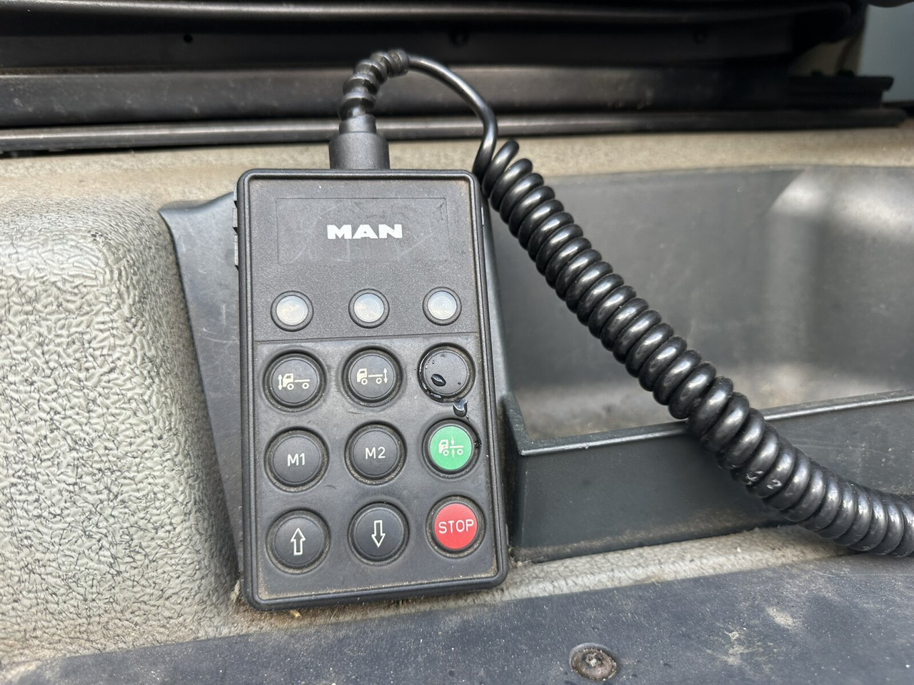 MAN TGA 18.350 4x2 LL TGA 18.350 4x2 LL, Fahrschulausstattung - شاحنة: صور 5 MAN TGA 18.350 4x2 LL TGA 18.350 4x2 LL, Fahrschulausstattung - شاحنة: صور 5