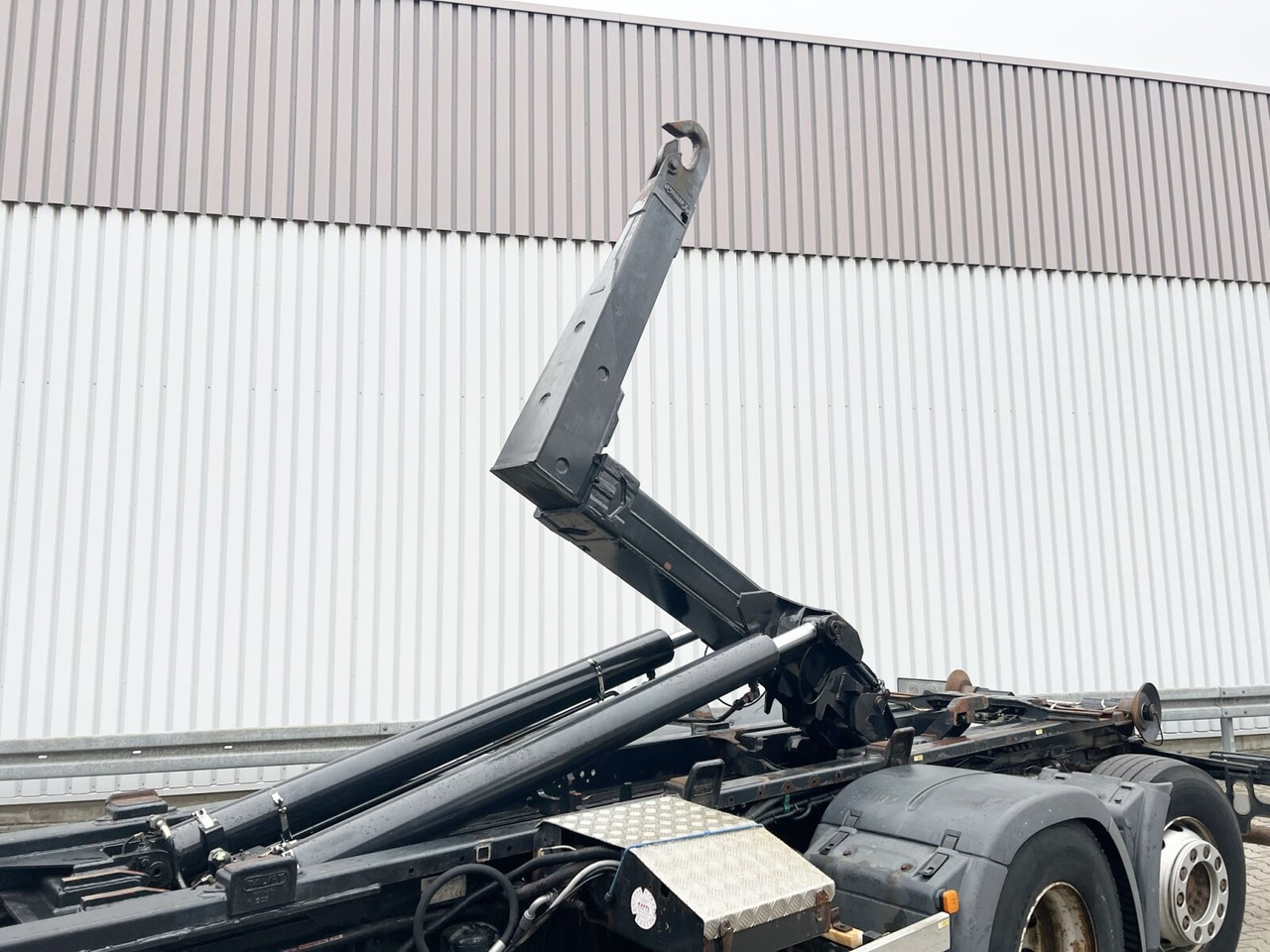 MAN TGA 26.350 6x2-2 BL TGA 26.350/400 6x2-2 BL, Lenk-/Liftachse - شاحنة ذات الخطاف: صور 2 MAN TGA 26.350 6x2-2 BL TGA 26.350/400 6x2-2 BL, Lenk-/Liftachse - شاحنة ذات الخطاف: صور 2