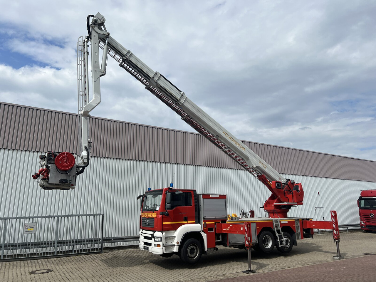 MAN TGA 26.360 6x2-2 LL, Magirus ALP 375 TGA 26.360 6x2-2 LL, Magirus ALP 375 - سيارة إسعاف: صور 1 MAN TGA 26.360 6x2-2 LL, Magirus ALP 375 TGA 26.360 6x2-2 LL, Magirus ALP 375 - سيارة إسعاف: صور 1